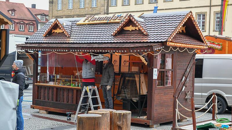 Am Maxplatz wird der Weihnachtsmarkt aufgebaut: Aber wird er auch stattfinden?