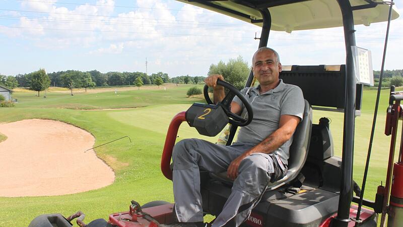 Avag Avayan war Landschaftsgärtner in der Ukraine, nun kümmerte er sich um die Fairways in Herzogenaurach. Avag Avayan war Landschaftsgärtner in der Ukraine, nun kümmerte er sich um die Fairways in Herzogenaurach.