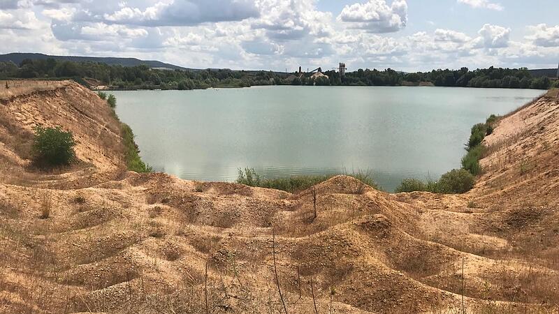 See ohne Schwalben: Zwischen     Neuses und Altendorf   bedroht     der Sandabbau  seltene Arten.Forchheim & Fr&auml;nkische Schweiz