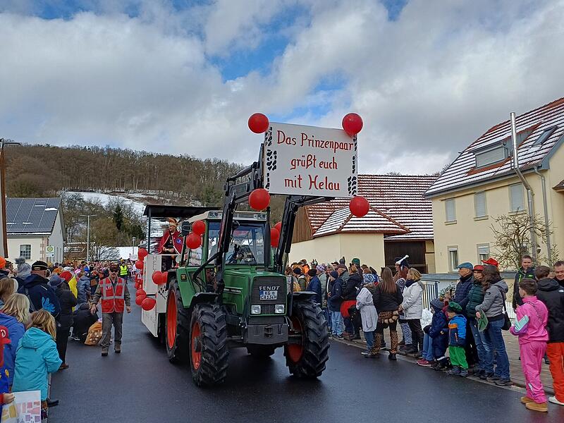 Rosenmontagszug in Aura