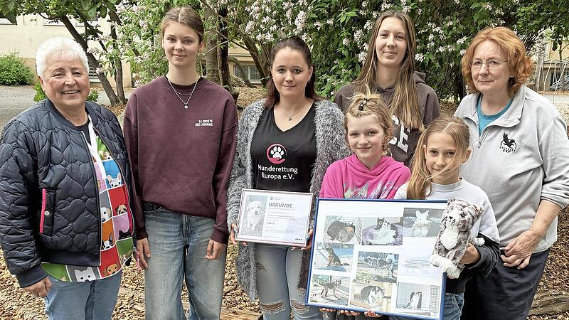 Spendenübergabe an die beiden unterstützten Organisationen im Rahmen des Lebenslaufes der Montessori-Schule Forchheim. Spendenübergabe an die beiden unterstützten Organisationen im Rahmen des Lebenslaufes der Montessori-Schule Forchheim.