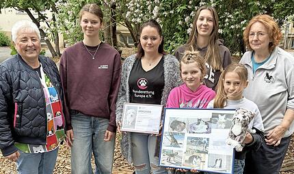 Spenden&uuml;bergabe an die beiden unterst&uuml;tzten Organisationen im Rahmen des Lebenslaufes der Montessori-Schule Forchheim.
