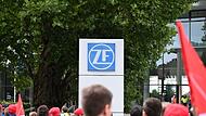 Protest von ZF-Betriebsrat gegen weitere Sparma&szlig;nahmen