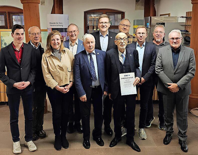 Das Bild zeigt (von links): Robin Kuhn, Karl-Dieter Galm, Dr. Christa Deuchert, Ulrich Kutz, Eugen Riegel, Steffen H&ouml;rtler, Helmut Beck, Johannes Messerschmitt, Michael R&uuml;th, Wolfgang Lutz und Thomas Leiner.