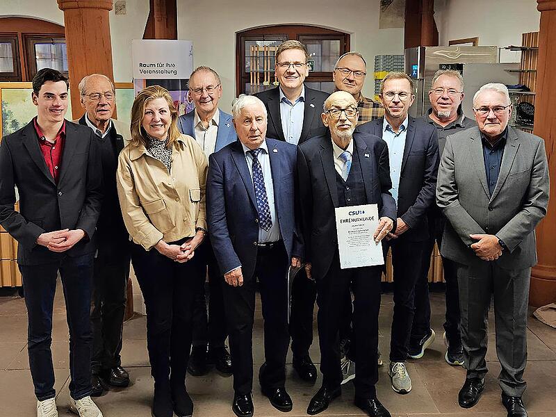 Das Bild zeigt (von links): Robin Kuhn, Karl-Dieter Galm, Dr. Christa Deuchert, Ulrich Kutz, Eugen Riegel, Steffen H&ouml;rtler, Helmut Beck, Johannes Messerschmitt, Michael R&uuml;th, Wolfgang Lutz und Thomas Leiner.