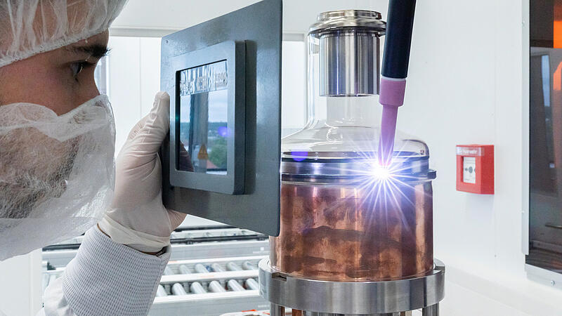 Fast 400 Millionen teuer, perspektivisch 800 Mitarbeitende: Das neue HEP-Center soll f&uuml;r Siemens Healthineers die Zukunft weisen. Wir haben uns einmal umgeschaut.