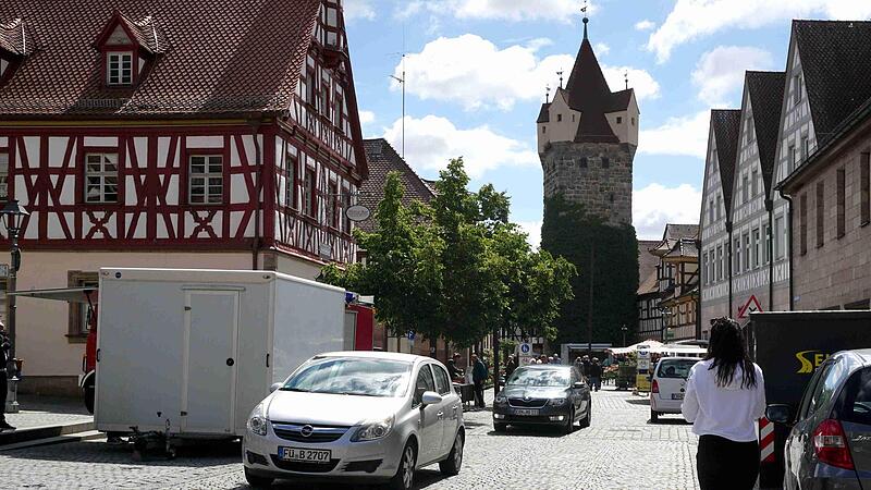 Wird auch die westliche Hauptstra&szlig;e autofrei, zumindest an Markttagen? Auf diese Frage soll jetzt eine Antwort gefunden werden.