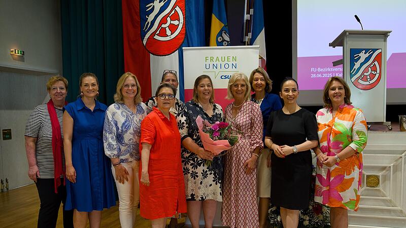 Personen von links: Bezirksrätin Gerlinde Martin, Staatsministerin Judith Gerlach, Vizepräsidentin des Deutschen Bundestages Andrea Lindholz, FU-Kreisvorsitzende Aschaffenburg-Land Marianne L“Alinec-Rittler, FU-Kreisvorsitzende Aschaffenburg-Stadt...