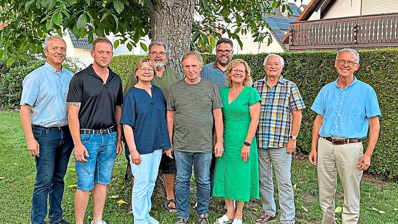 Im Bild (v. l.) Bürgermeister Michael Knörlein (Kirchehrenbach), neuer Stellvertreter des Vorsitzenden Johannes Hack, Ulrike Götz, Norbert Sebald, Alfons Roppelt, Bürgermeister Marco Friepes (Weilersbach), Anja Gebhardt, Anton Dennerlein und der w... Im Bild (v. l.) Bürgermeister Michael Knörlein (Kirchehrenbach), neuer Stellvertreter des Vorsitzenden Johannes Hack, Ulrike Götz, Norbert Sebald, Alfons Roppelt, Bürgermeister Marco Friepes (Weilersbach), Anja Gebhardt, Anton Dennerlein und der w...
