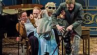 Turbulente Komödie: Probenszene aus „Ewig Jung“ auf der Vorbühne des Landestheaters. Turbulente Komödie: Probenszene aus „Ewig Jung“ auf der Vorbühne des Landestheaters.