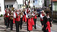 Die Musikkapelle Kirchaich mit Dirigentin Kristina Renner (rechts) umrahmte die Feier.