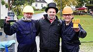 So sehen Sieger aus – Jens Korn (li) hat den goldenen Turm gewonnen, Andreas Roderer (re) musste sich mit Silber zufriedengeben. In der Mitte Markus Schütz.