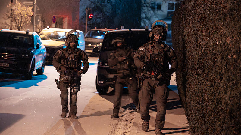 Bedrohungslage in Mehrfamilienhaus- SEK st&uuml;rmt WohnungForchheim & Fr&auml;nkische Schweiz