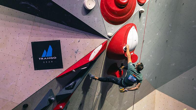 Der Kulmbacher Philipp Hrozek (links) musste sich beim Para-Weltcup in Frankreich nur dem Inder Manikandan Kumar (Mitte) geschlagen geben. Dritte wurde der &Ouml;sterreicher Daniel Wiener (rechts).