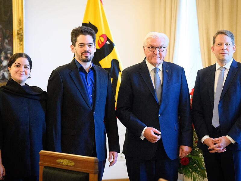 Intendant Wiegand mit Dirigent Shani beim Bundespräsidenten