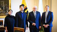Intendant Wiegand mit Dirigent Shani beim Bundespräsidenten