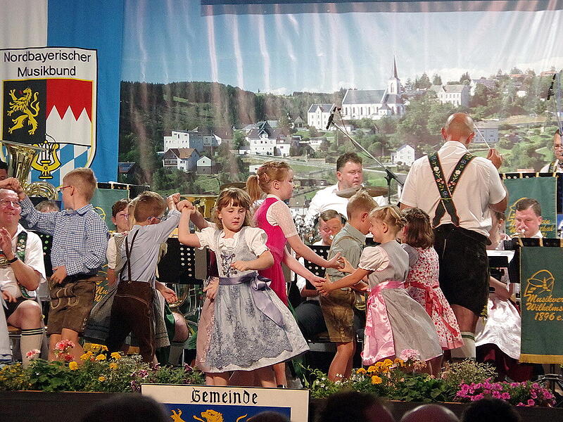 Viele Bilder: So wurde beim Heimatabend in Wilhelmsthal gefeiertViele Bilder: So wurde beim Heimatabend in Wilhelmsthal gefeiert Viele Bilder: So wurde beim Heimatabend in Wilhelmsthal gefeiertViele Bilder: So wurde beim Heimatabend in Wilhelmsthal gefeiert