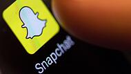 Mann fordert M&auml;dchen auf, &uuml;ber Snapchat Nacktbilder zu schicken.