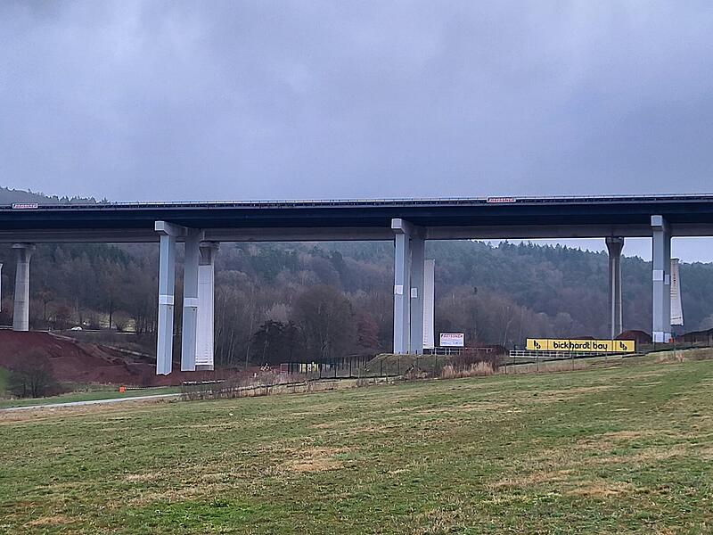 Die Sprengung der Thalaubachtalbr&uuml;cke bei Eichenzell