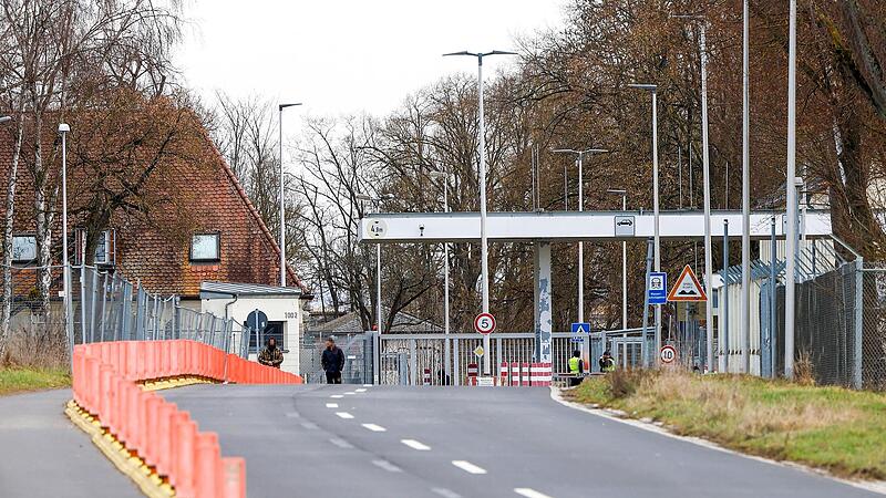Auf dem Bild zu sehen ist der Eingang zum Ankerzentrum in Geldersheim bei Schweinfurt. Auf dem Bild zu sehen ist der Eingang zum Ankerzentrum in Geldersheim bei Schweinfurt.