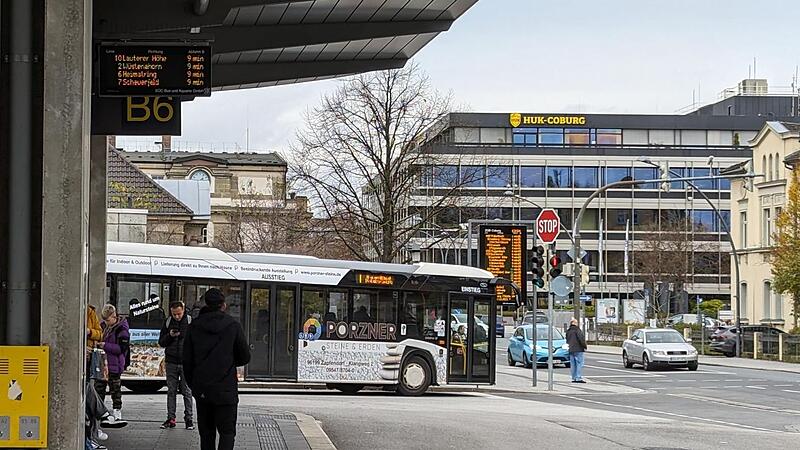 Abfahrt am ZOB in der Coburger Lossaustra&szlig;e: Die Arbeitsgruppe &bdquo;Mobilit&auml;t&ldquo; im Green Deal schl&auml;gt vor, hier auch  eine Ringbuslinie um die Stadt herum halten zu lassen.