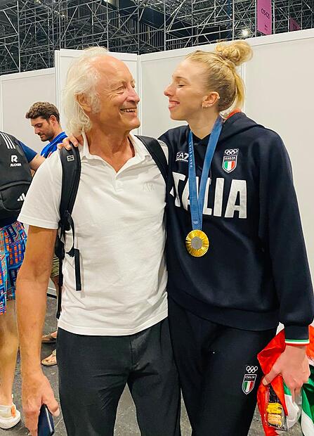 Gerhard Hildner ist m&auml;chtig stolz auf seine Enkelin Sarah-Luisa Fahr, die aktuell zu den zehn besten Volleyballerinnen der Welt geh&ouml;rt.