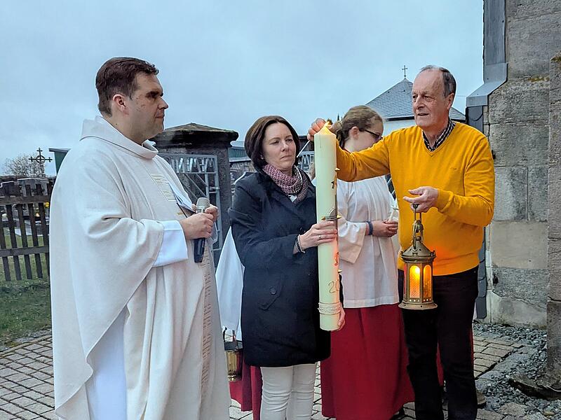 Die Osterkerze in Tschirn hatte Christina Punzelt gestaltet.