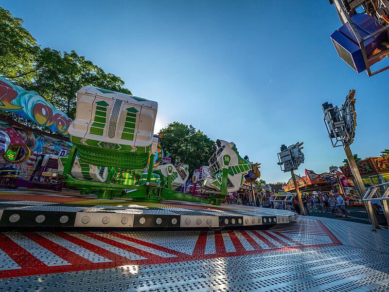 Ein Fahrgesch&auml;ft auf der Kirchweih in Herzogenaurach.