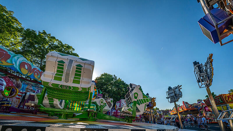 Ein Fahrgesch&auml;ft auf der Kirchweih in Herzogenaurach.