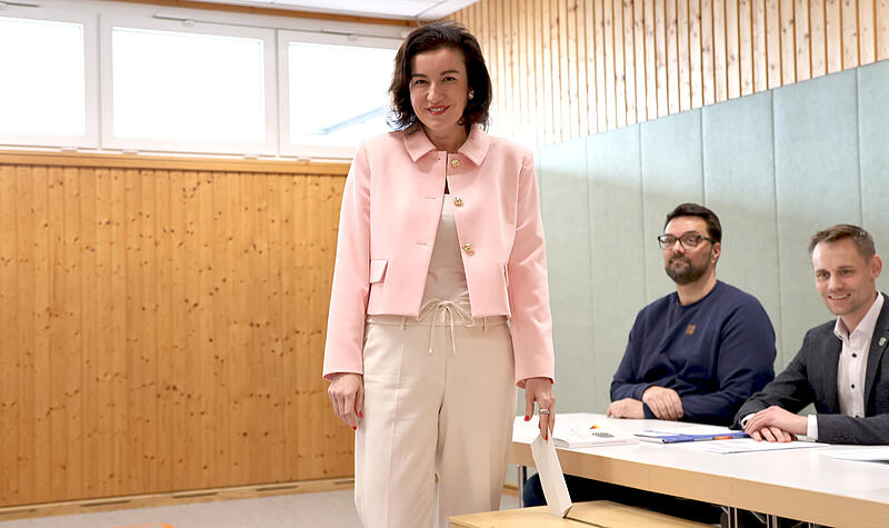 Dorothee Bär (CSU) bei der Stimmabgabe Dorothee Bär (CSU) bei der Stimmabgabe