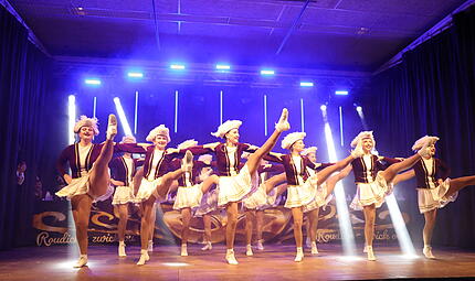 B&uuml;ttenabend in Marktrodach: Trump, Cheerleader und Football