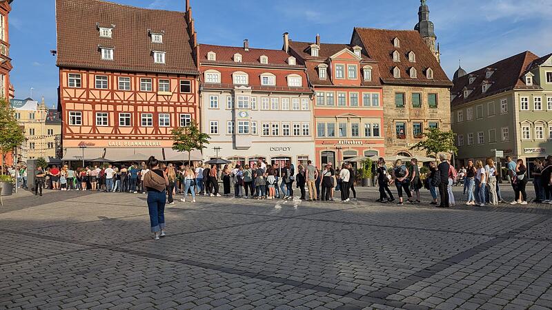 Schlange stehen für Wincent Weiss in Coburg