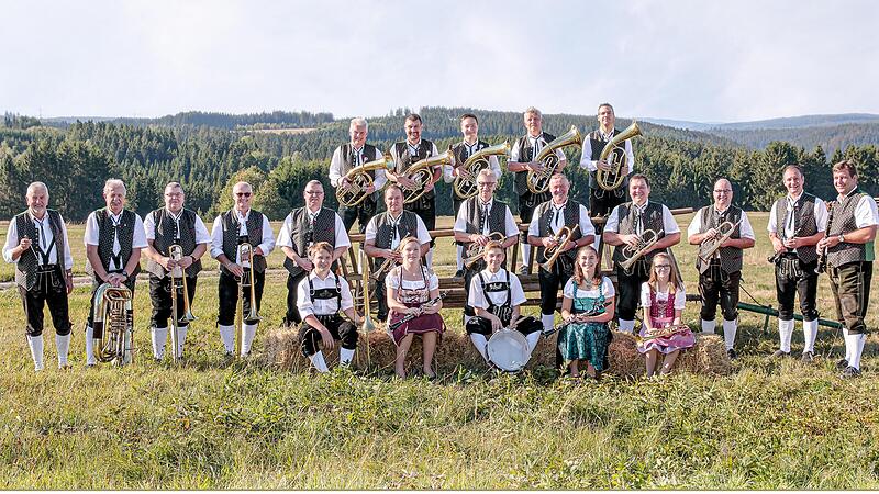 Die Blaskapelle Edelweiß Tschirn lädt zum Kreismusikfest vom 16. bis 18. Juni ein. Die Blaskapelle Edelweiß Tschirn lädt zum Kreismusikfest vom 16. bis 18. Juni ein.