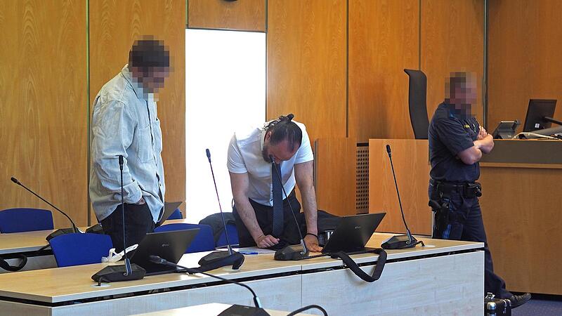 Mit einer zweijährigen Haftstrafe, ausgesetzt zur Bewährung für drei Jahre, ist ein junger Mann (links) aus Lichtenfels davongekommen. Er hatte alkoholisiert einem Kontrahenten 20 massive Faustschläge und einen Tritt ins Gesicht verpasst.