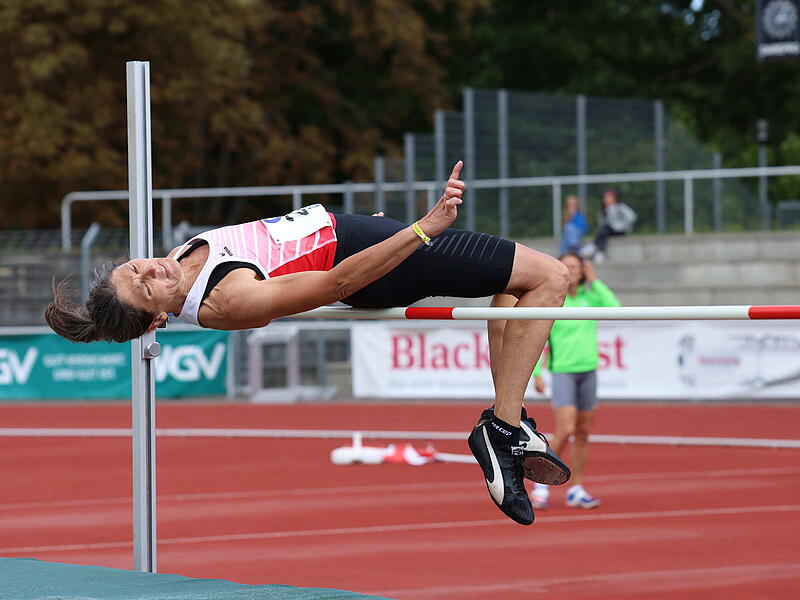 Iris Heid sprang im Hochsprung der W55 mit Saisonbestleistung auf Platz drei.