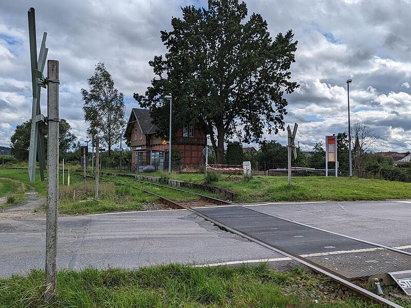 Der Bahn&uuml;bergang Sulzdorfer Stra&szlig;e in Wiesenfeld