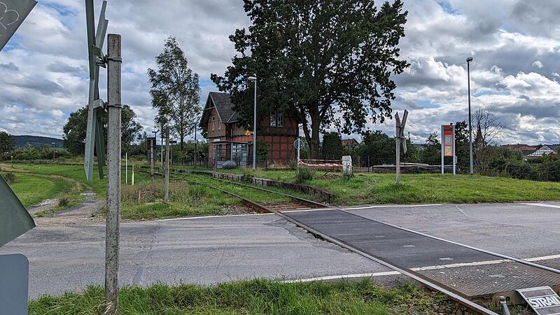 Der Bahn&uuml;bergang Sulzdorfer Stra&szlig;e in Wiesenfeld