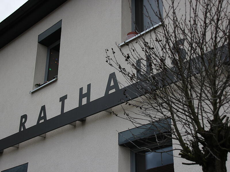 Gemeinde Itzgrund - Kreis Coburg - Rathaus - Detailansicht - Schriftzug