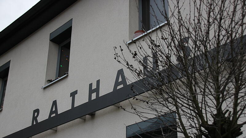 Gemeinde Itzgrund - Kreis Coburg - Rathaus - Detailansicht - Schriftzug