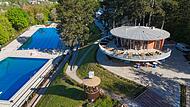 Terrassenschwimmbad