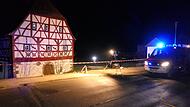 Am historischen Rathaus in Sylbach erfasste am Samstag ein Auto einen Fußgänger, der schwer verletzt wurde.