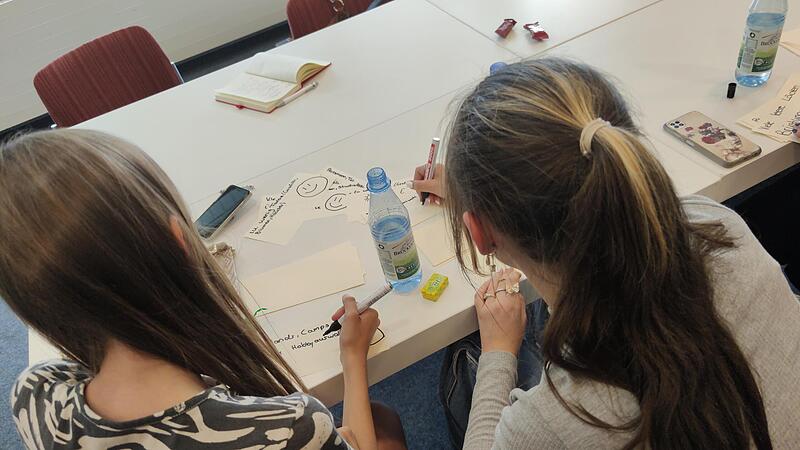 In einem Workshop erarbeiteten die Jugendlichen, was sie sich in Bad Brückenau wünschen und was ihnen fehlt. In einem Workshop erarbeiteten die Jugendlichen, was sie sich in Bad Brückenau wünschen und was ihnen fehlt.