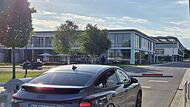 Brose-Mitarbeiter auf dem Weg zur Arbeit am Standort Bamberg