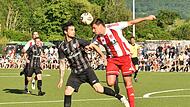 Der FC Kronach um Philipp Schubert (links) bot den Staffelsteinern einen gro&szlig;en Kampf, musste sich trotzdem deutlich geschlagen geben.