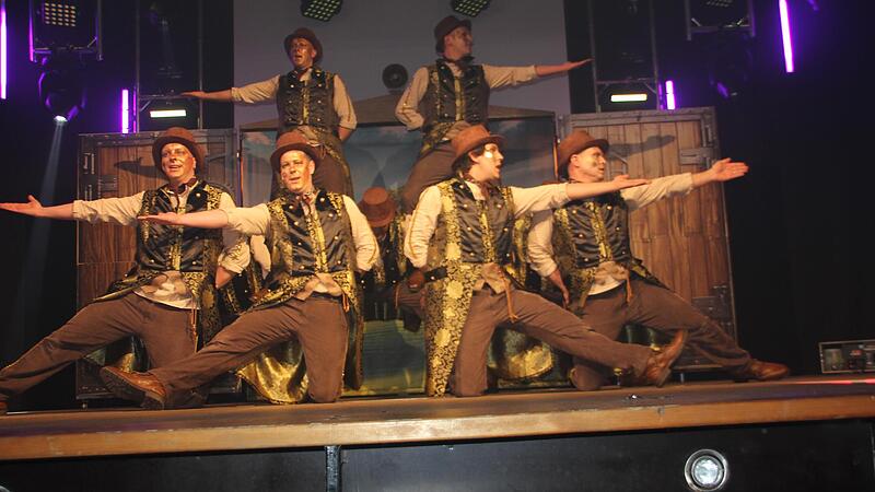 Das Männerballett in Aktion.