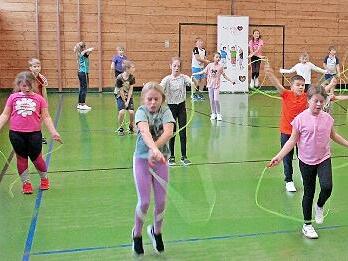 Kinder der Grundschule Wartmannsroth.