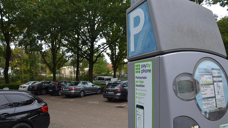 Parkscheinautomat in Herzogenaurach: Die ersten 30 Minuten kostet das Parken hier nichts. Parkscheinautomat in Herzogenaurach: Die ersten 30 Minuten kostet das Parken hier nichts.