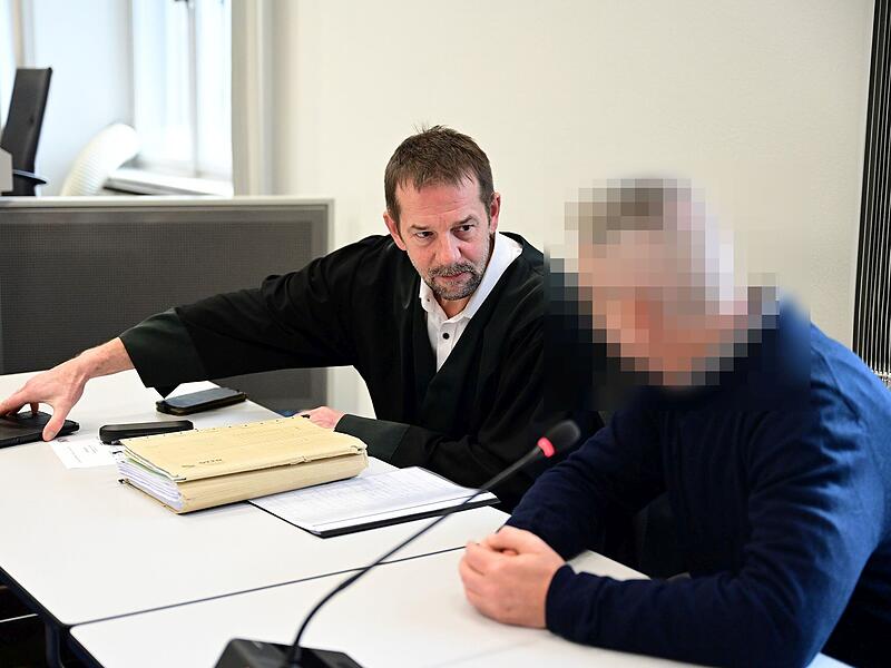 Rechtsanwalt Andreas Dr&auml;ger aus Strullendorf und der Angeklagte