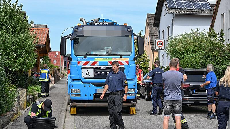 Unfall_Staffelbach (8) Erst nach Abschluss der Arbeiten des Sachverständigen konnte das Unfallopfer geborgen werden.