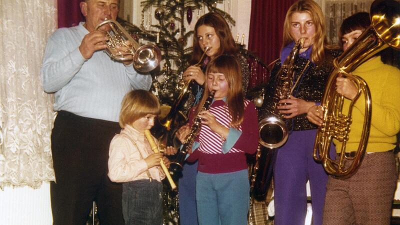 Musik spielte in der Familie Thomann immer eine große Rolle – wie hier beim weihnachtlichen Musizieren. Musik spielte in der Familie Thomann immer eine große Rolle – wie hier beim weihnachtlichen Musizieren.